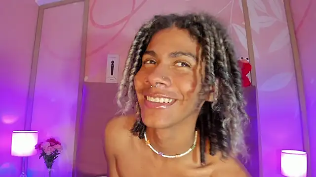 Snapshot of Maxim-Walker chatting on 02.11.25 Maxim-Walker online show from 02.11.25