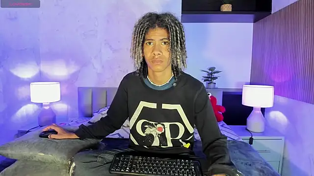 Snapshot of Maxim-Walker chatting on 02.17.25 Maxim-Walker online show from 02.17.25