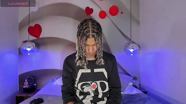 Snapshot of Maxim-Walker chatting on 02.18.25 Maxim-Walker online show from 02.18.25