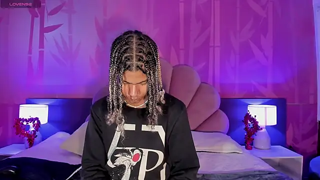 Snapshot of Maxim-Walker chatting on 02.19.25 Maxim-Walker online show from 02.19.25