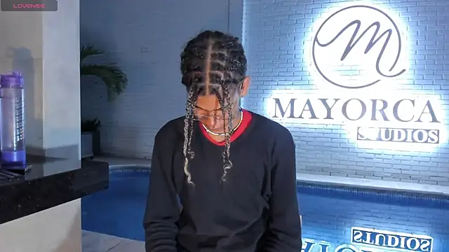 Snapshot of Maxim-Walker chatting on 02.22.25 Maxim-Walker online show from 02.22.25