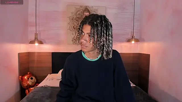 Snapshot of Maxim-Walker chatting on 02.24.25 Maxim-Walker online show from 02.24.25