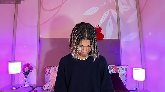 Snapshot of Maxim-Walker chatting on 02.25.25 Maxim-Walker online show from 02.25.25