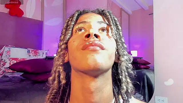 Snapshot of Maxim-Walker chatting on 02.25.25 Maxim-Walker online show from 02.25.25