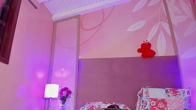 Snapshot of Maxim-Walker chatting on 02.26.25 Maxim-Walker online show from 02.26.25