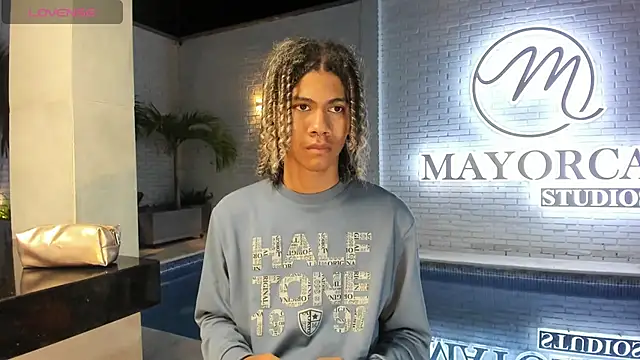 Snapshot of Maxim-Walker chatting on 03.02.25 Maxim-Walker online show from 03.02.25