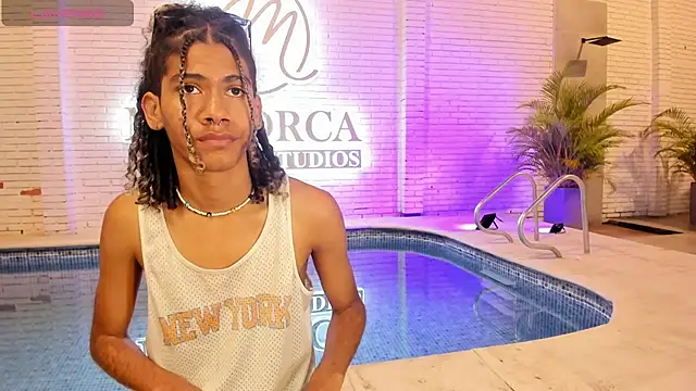 Snapshot of Maxim-Walker chatting on 03.02.25 Maxim-Walker online show from 03.02.25