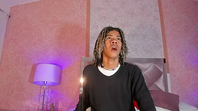 Snapshot of Maxim-Walker chatting on 03.04.25 Maxim-Walker online show from 03.04.25