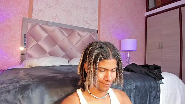 Snapshot of Maxim-Walker chatting on 03.05.25 Maxim-Walker online show from 03.05.25