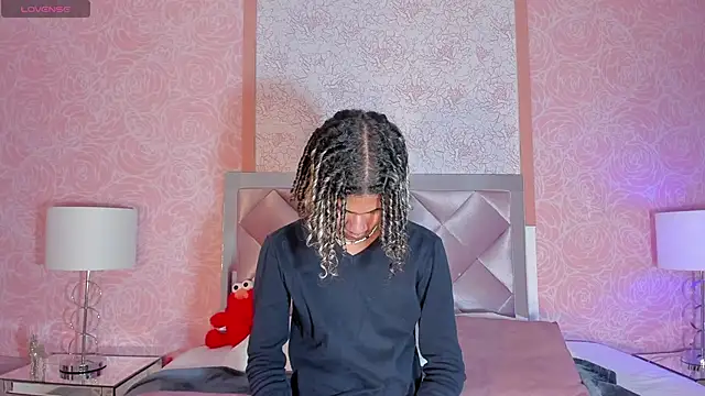 Snapshot of Maxim-Walker chatting on 03.07.25 Maxim-Walker online show from 03.07.25