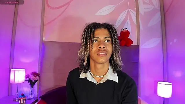 Snapshot of Maxim-Walker chatting on 03.09.25 Maxim-Walker online show from 03.09.25