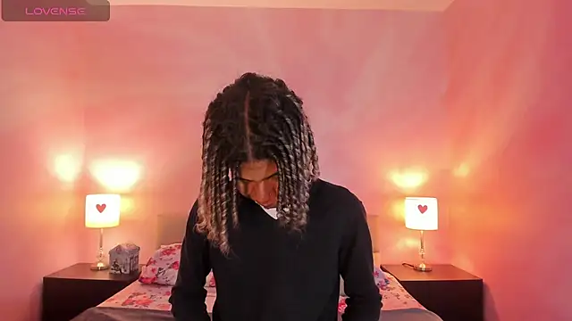 Snapshot of Maxim-Walker chatting on 03.12.25 Maxim-Walker online show from 03.12.25