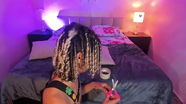 Snapshot of Maxim-Walker chatting on 03.17.25 Maxim-Walker online show from 03.17.25