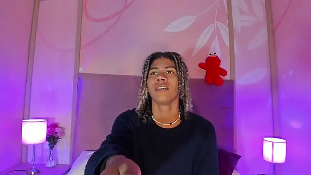 Snapshot of Maxim-Walker chatting on 03.19.25 Maxim-Walker online show from 03.19.25