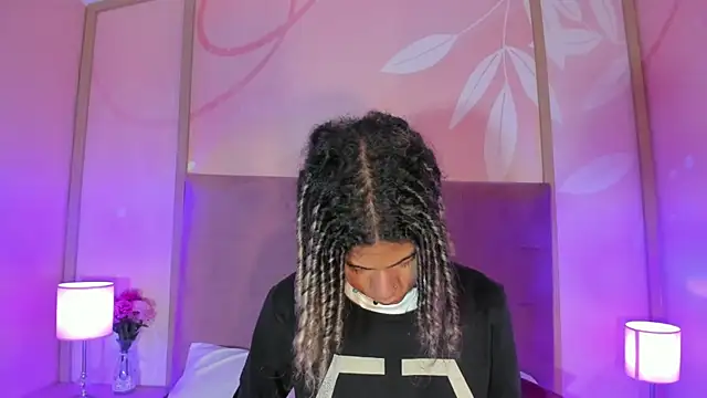 Snapshot of Maxim-Walker chatting on 03.21.25 Maxim-Walker online show from 03.21.25