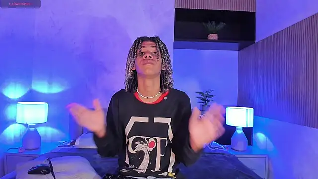 Snapshot of Maxim-Walker chatting on 03.22.25 Maxim-Walker online show from 03.22.25