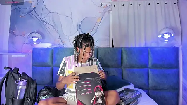 Snapshot of Maxim-Walker chatting on 09.10.25 Maxim-Walker online show from 09.10.25