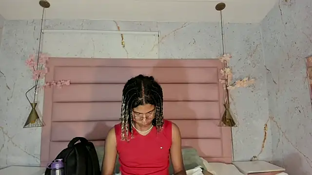 Snapshot of Maxim-Walker chatting on 09.19.25 Maxim-Walker online show from 09.19.25