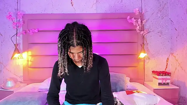 Snapshot of Maxim-Walker chatting on 09.23.25 Maxim-Walker online show from 09.23.25