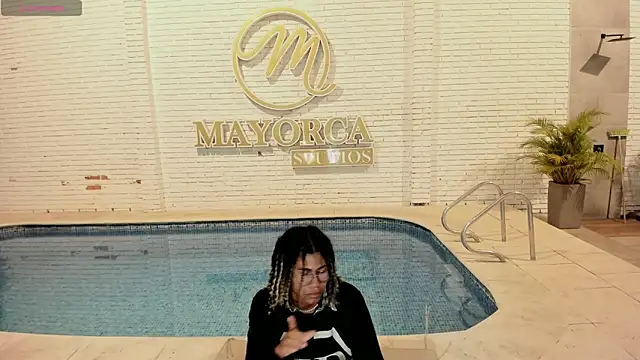 Snapshot of Maxim-Walker chatting on 09.27.25 Maxim-Walker online show from 09.27.25