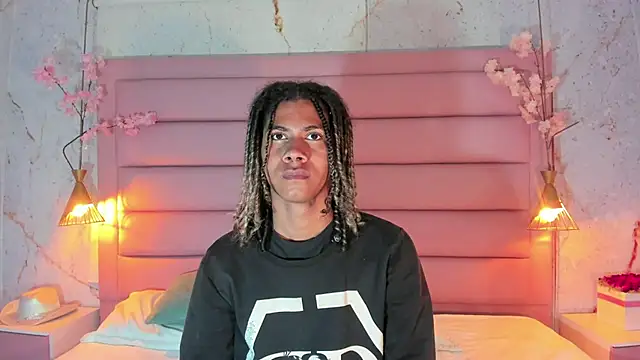 Snapshot of Maxim-Walker chatting on 09.29.25 Maxim-Walker online show from 09.29.25