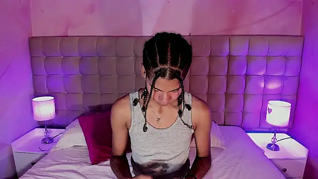 Snapshot of Maxim-Walker chatting on 10.01.25 Maxim-Walker online show from 10.01.25