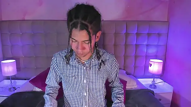 Snapshot of Maxim-Walker chatting on 10.03.25 Maxim-Walker online show from 10.03.25