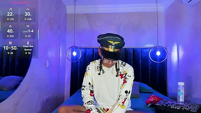 Snapshot of Maxim-Walker chatting on 10.20.25 Maxim-Walker online show from 10.20.25