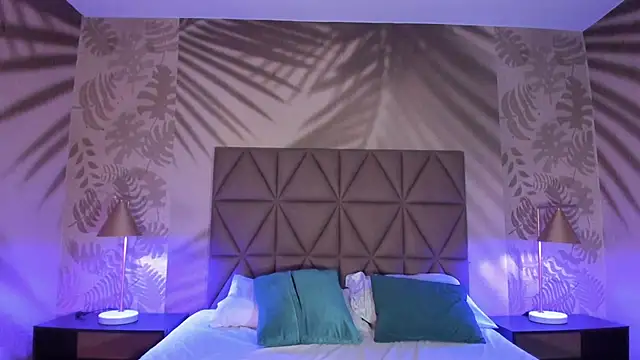 Snapshot of Maxim-Walker chatting on 11.13.25 Maxim-Walker online show from 11.13.25