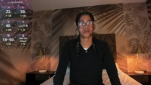 Snapshot of Maxim-Walker chatting on 11.14.25 Maxim-Walker online show from 11.14.25