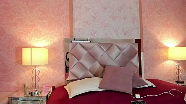 Snapshot of Maxim-Walker chatting on 11.16.25 Maxim-Walker online show from 11.16.25