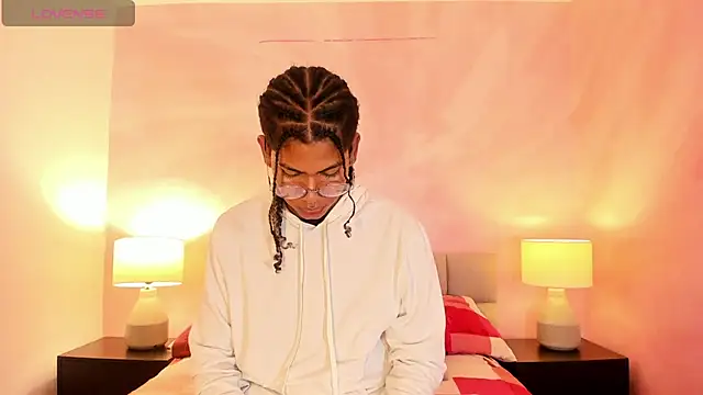 Snapshot of Maxim-Walker chatting on 11.17.25 Maxim-Walker online show from 11.17.25