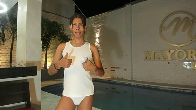 Snapshot of Maxim-Walker chatting on 11.28.25 Maxim-Walker online show from 11.28.25