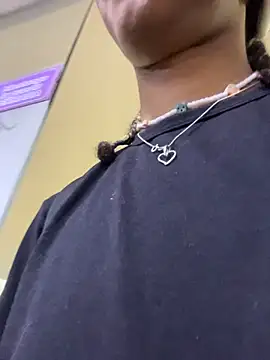 Snapshot of Maxim-Walker chatting on 11.30.25 Maxim-Walker online show from 11.30.25