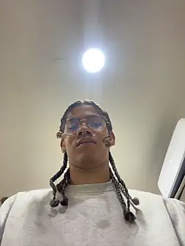 Snapshot of Maxim-Walker chatting on 12.03.25 Maxim-Walker online show from 12.03.25