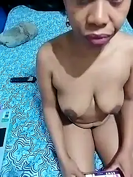 Snapshot of littlebrunett chatting on 12.25.24 littlebrunett online show from 12.25.24