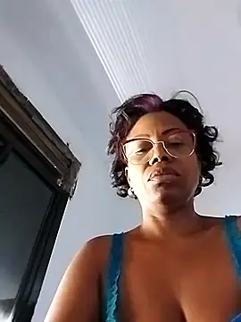 Snapshot of littlebrunett chatting on 03.08.26 littlebrunett online show from 03.08.26