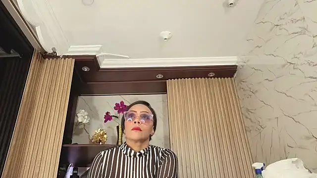 AmberNix online show from 04.22.26