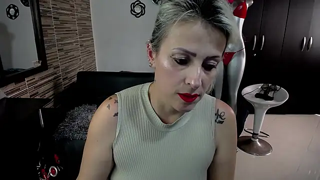 Emma Rizzoo online show from 02.06.25