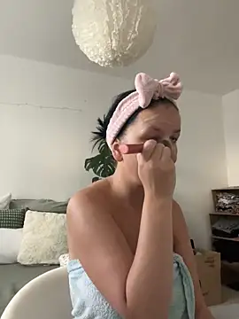 Off  Melonenmandy online show from 11.20.25