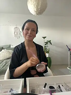 Off  Melonenmandy online show from 02.28.26