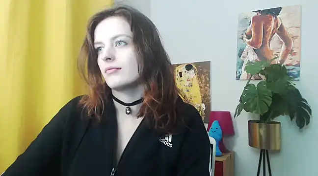 Snapshot of juicyNadine chatting on 01.06.25 juicyNadine online show from 01.06.25
