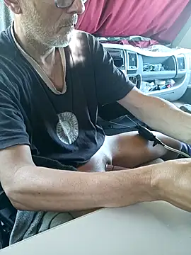 Snapshot of richa22cm chatting on 09.30.25 richa22cm online show from 09.30.25