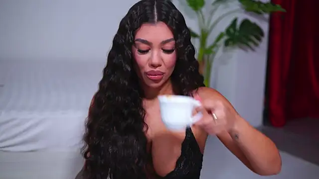 Snapshot of NatyDesiree chatting on 10.03.25 NatyDesiree online show from 10.03.25