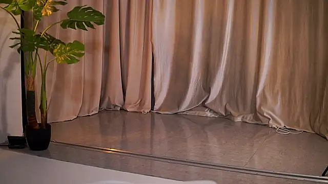 NatyDesiree online show from 07.24.26