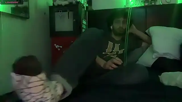 pantslesstraveler plt online show from 11.20.25