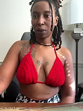 Snapshot of LeyaHoneybuns chatting on 12.02.24 LeyaHoneybuns online show from 12.02.24