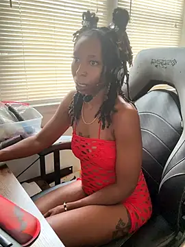 Snapshot of LeyaHoneybuns chatting on 09.30.25 LeyaHoneybuns online show from 09.30.25