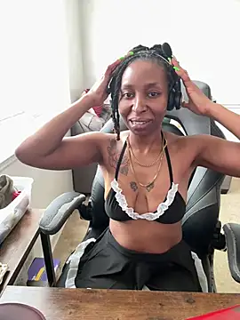 Snapshot of LeyaHoneybuns chatting on 02.11.26 LeyaHoneybuns online show from 02.11.26