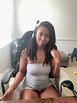 Snapshot of LeyaHoneybuns chatting on 03.24.26 LeyaHoneybuns online show from 03.24.26